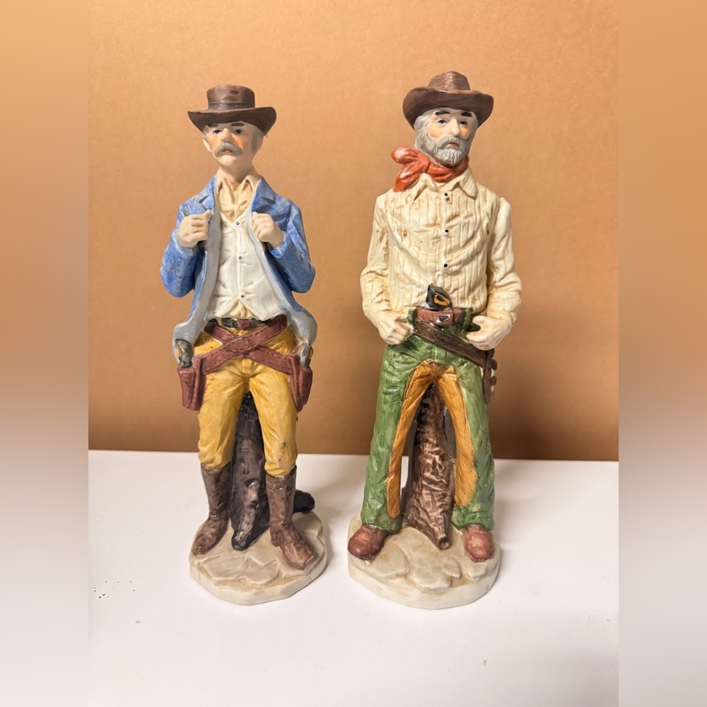 VINTAGE PORCELAIN GUN FIGHTER FIGURINES WILD WEST GUN SLINGER COWBOYS WESTERN